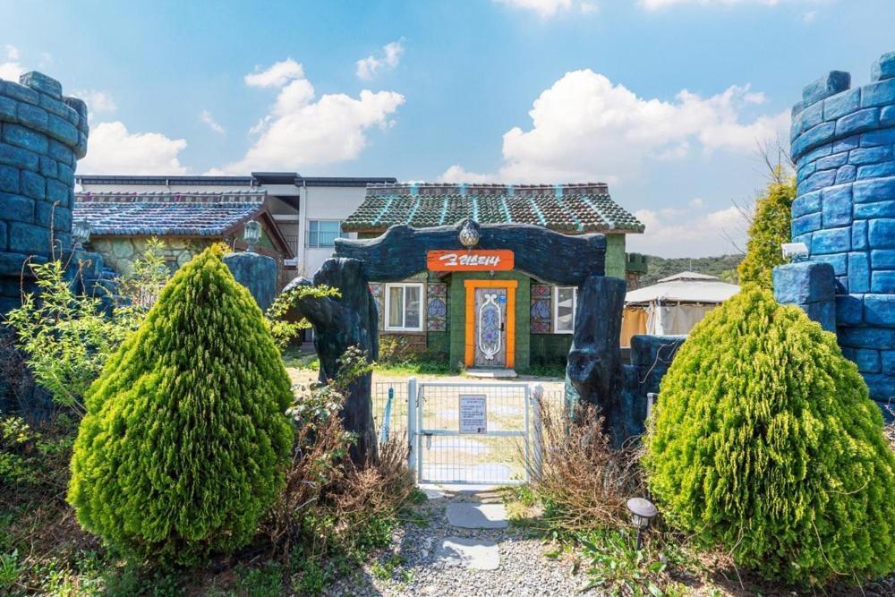 Lala Land Pet Friendly Pension Gyeongju Buitenkant foto