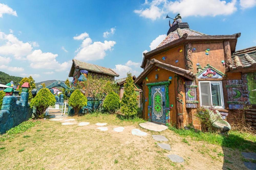 Lala Land Pet Friendly Pension Gyeongju Buitenkant foto