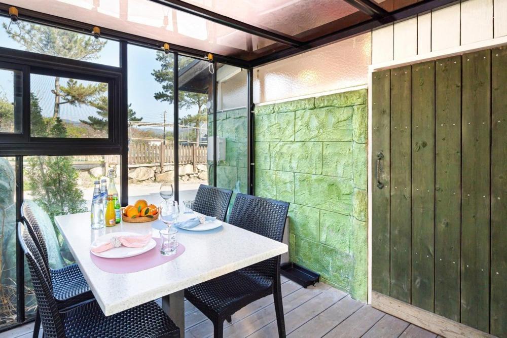 Lala Land Pet Friendly Pension Gyeongju Buitenkant foto