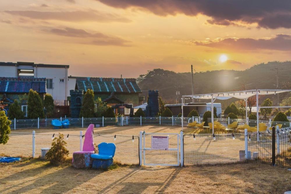 Lala Land Pet Friendly Pension Gyeongju Buitenkant foto