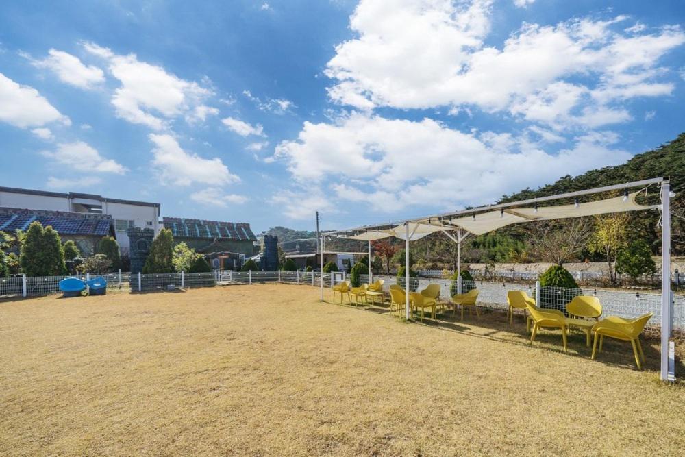 Lala Land Pet Friendly Pension Gyeongju Buitenkant foto